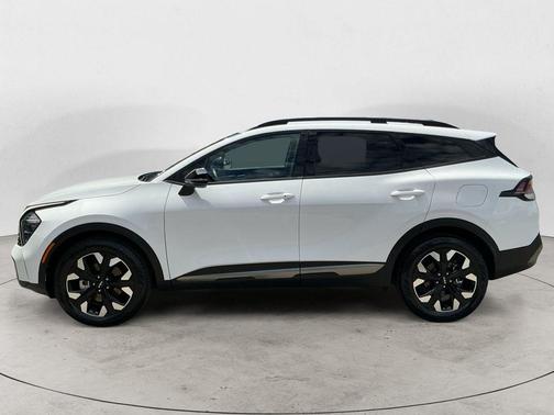 White Pearl 2023 Kia Sportage X-Line