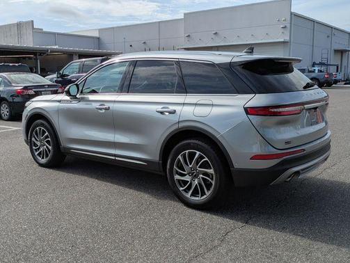 Radiance Metallic 2022 Lincoln Corsair Standard