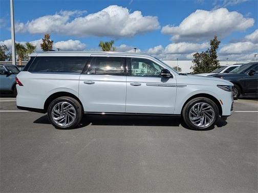 2026 Lincoln Navigator L Reserve
