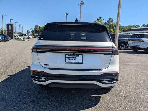 White Platinum Clearcoat Metallic 2024 Lincoln Nautilus Reserve