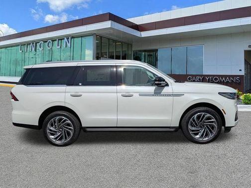 White Metallic 2026 Lincoln Navigator Premiere
