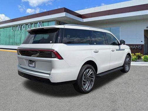 White Metallic 2026 Lincoln Navigator Premiere