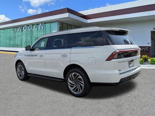 White Metallic 2026 Lincoln Navigator Premiere