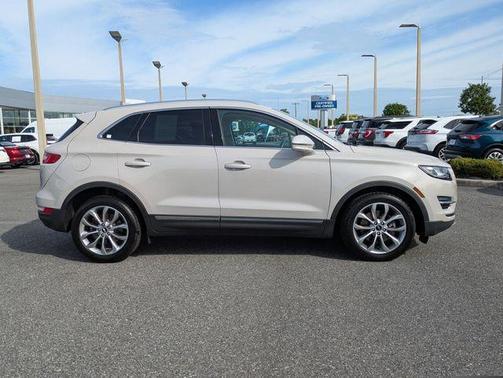 Pearl Metallic 2019 Lincoln MKC Select