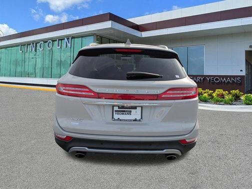 Pearl Metallic 2019 Lincoln MKC Select