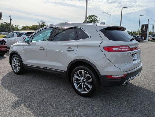 Pearl Metallic 2019 Lincoln MKC Select