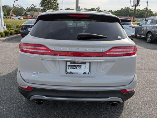 Pearl Metallic 2019 Lincoln MKC Select
