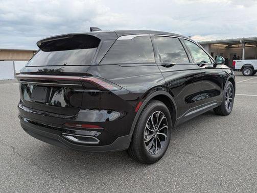 Infinite Black Metallic 2025 Lincoln Nautilus Premiere