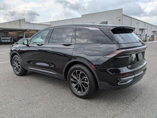 Infinite Black Metallic 2025 Lincoln Nautilus Premiere