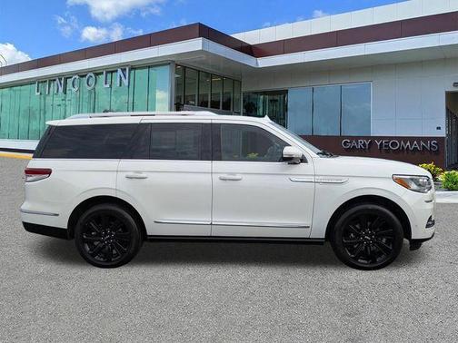 White Metallic 2023 Lincoln Navigator Reserve