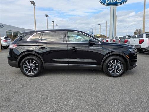 2022 Lincoln Nautilus Standard