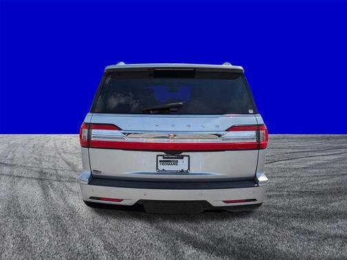 Ingot Silver 2019 Lincoln Navigator Reserve