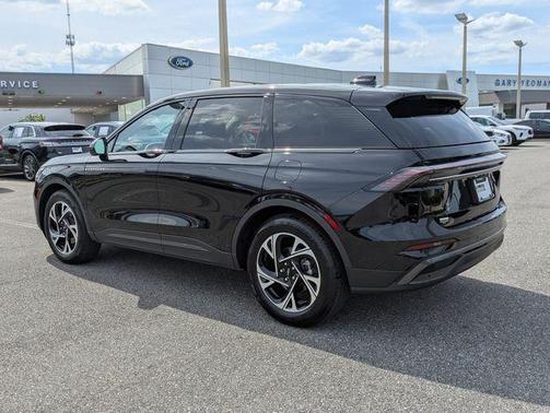 Black Metallic 2026 Lincoln Nautilus Premiere