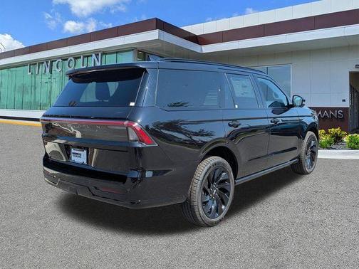 Black Metallic 2026 Lincoln Navigator Reserve