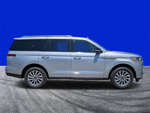 2023 Lincoln Navigator Standard