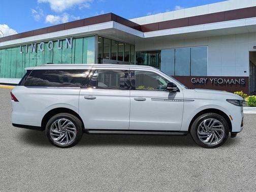 Crystal White 2026 Lincoln Navigator L Premiere