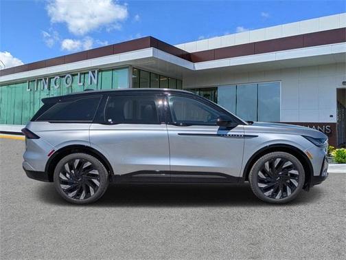 2025 Lincoln Nautilus Reserve
