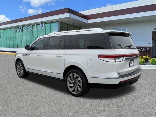 White Metallic 2023 Lincoln Navigator L Reserve
