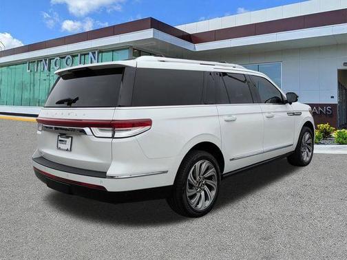 White Metallic 2023 Lincoln Navigator L Reserve