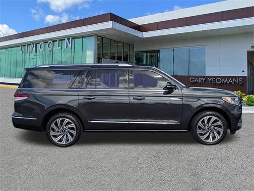 2022 Lincoln Navigator L Reserve