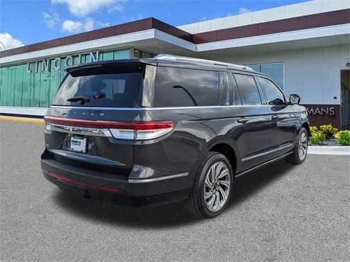 2022 Lincoln Navigator L Reserve