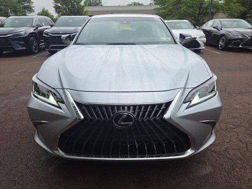 2025 Lexus ES 300h Luxury