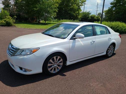 Photo 3 of 32 of 2011 Toyota Avalon Limited