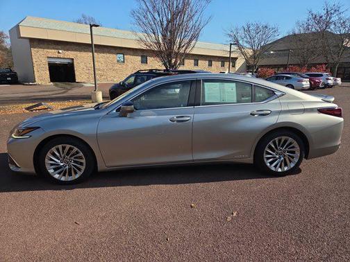 2019 Lexus ES 300h Ultra Luxury