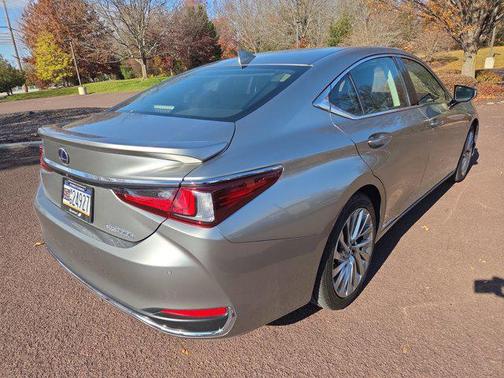 2019 Lexus ES 300h Ultra Luxury