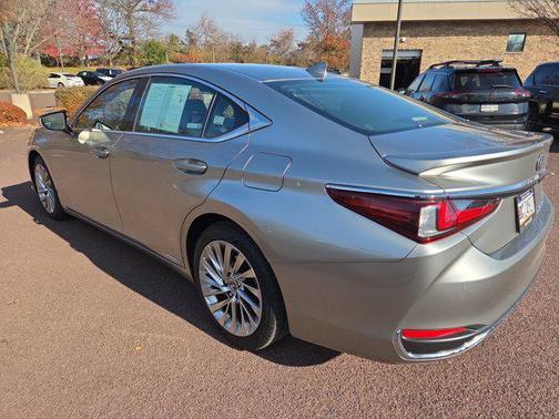2019 Lexus ES 300h Ultra Luxury