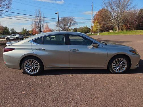 2019 Lexus ES 300h Ultra Luxury