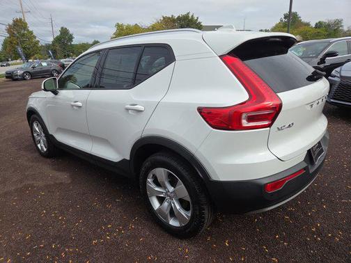 2020 Volvo XC40 T5 Momentum
