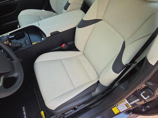 2025 Lexus ES 300h Base