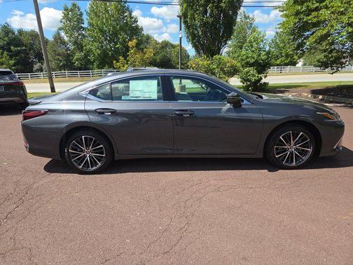 2025 Lexus ES 300h Base