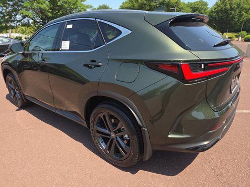 2025 Lexus NX 450h+ Luxury