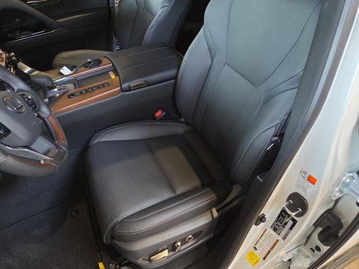 2025 Lexus LX 700h Luxury