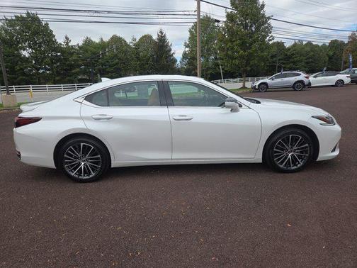 2023 Lexus ES 250 Base