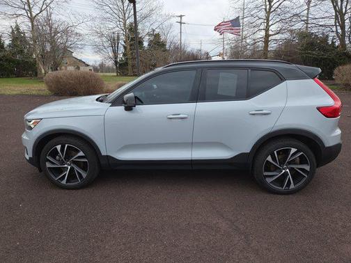 2021 Volvo XC40 T5 R-Design