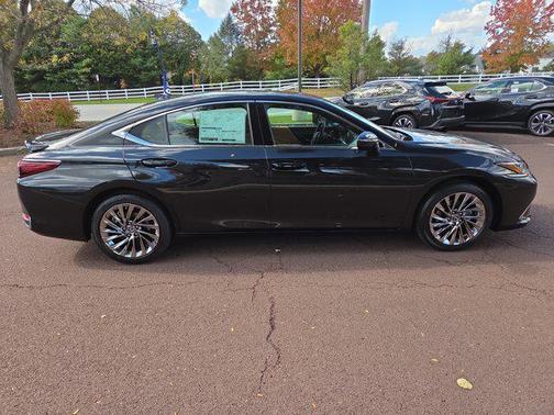 2025 Lexus ES 300h Luxury