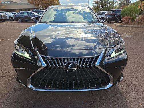 2025 Lexus ES 300h Luxury