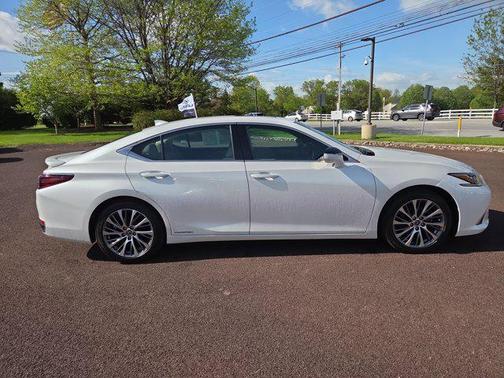 2020 Lexus ES 300h Base