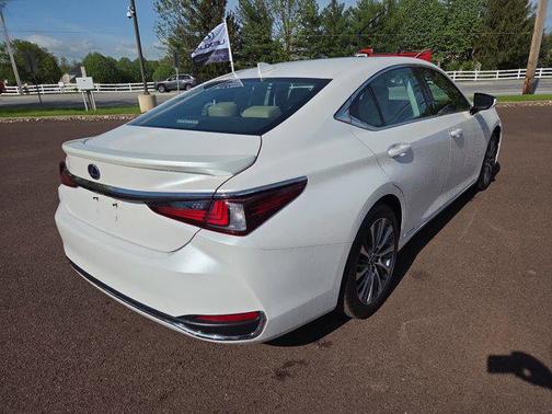 2020 Lexus ES 300h Base