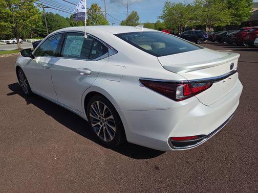 2020 Lexus ES 300h Base