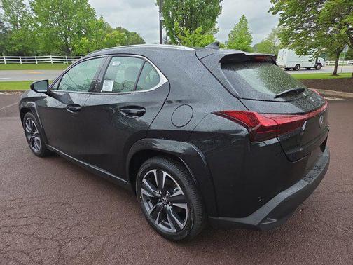 2025 Lexus UX 300h Premium