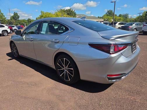 2024 Lexus ES 300h Base