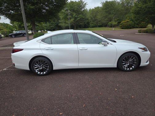 2025 Lexus ES 300h Luxury