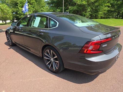2022 Volvo S90 B6 Momentum
