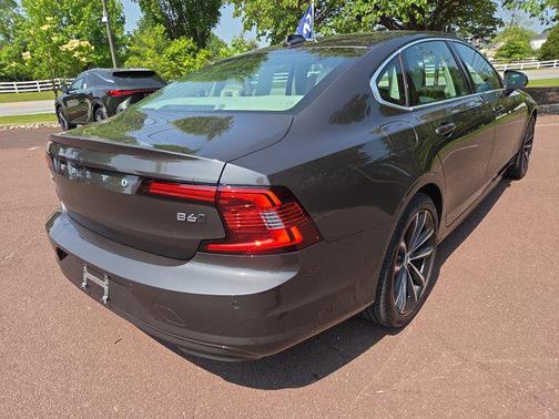 2022 Volvo S90 B6 Momentum