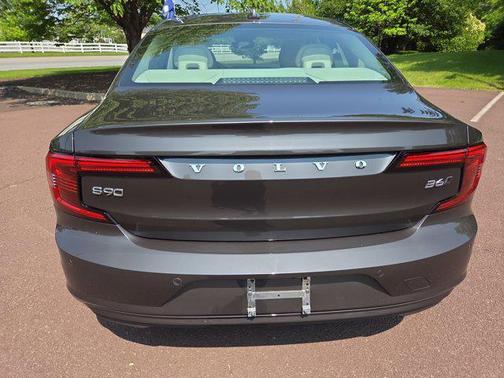 2022 Volvo S90 B6 Momentum
