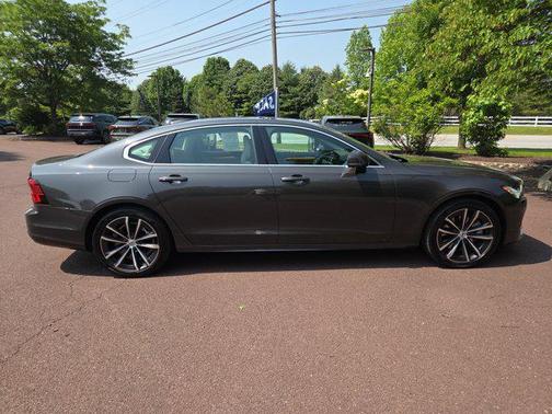 2022 Volvo S90 B6 Momentum